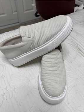 J Slides women’s Gray perforated slip-on plata form sneakers